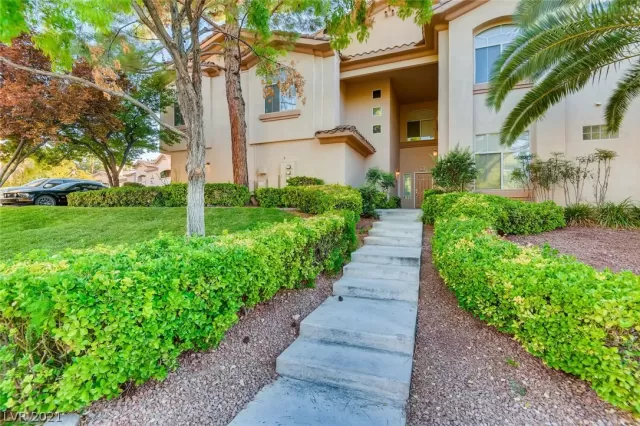 MLS: 2333901 Condo For Sale