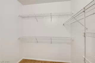 Photo #6: 2333901 Listing