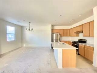 Photo #3: 2333905 Listing