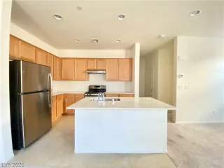 Photo #4: 2333905 Listing