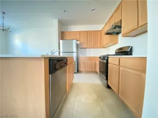 Photo #6: 2333905 Listing