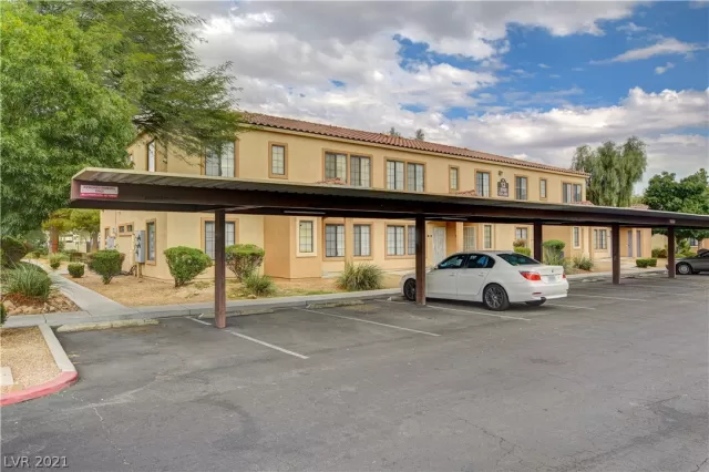 MLS: 2333915 Condo For Sale