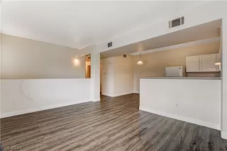 Photo #3: 2333915 Listing