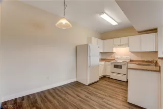 Photo #5: 2333915 Listing