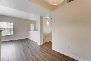 Photo #6: 2333915 Listing