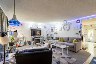 Photo #4: 2333935 Listing