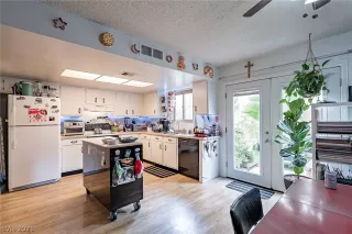 Photo #5: 2333935 Listing