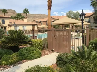 Photo #3: 2333939 Listing