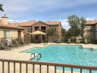 Photo #4: 2333939 Listing