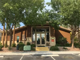 Photo #5: 2333939 Listing