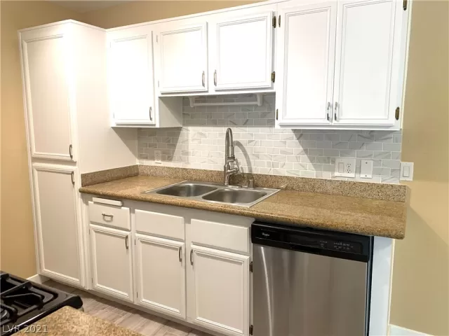 MLS: 2333940 Condo For Sale