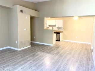 Photo #1: 2333940 Listing 