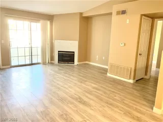 Photo #2: 2333940 Listing 