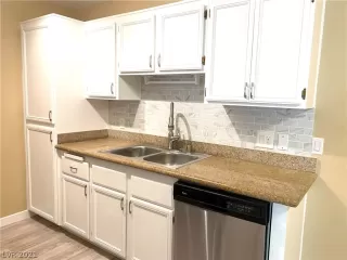 Photo #3: 2333940 Listing 