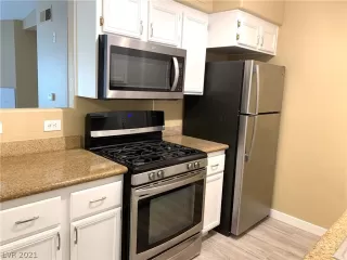 Photo #4: 2333940 Listing 