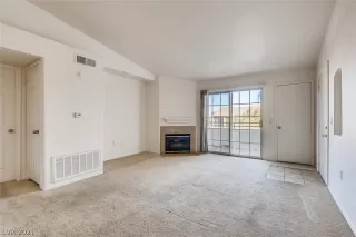 Photo #4: 2333943 Listing