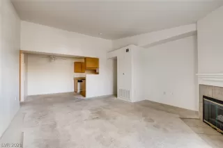 Photo #6: 2333943 Listing