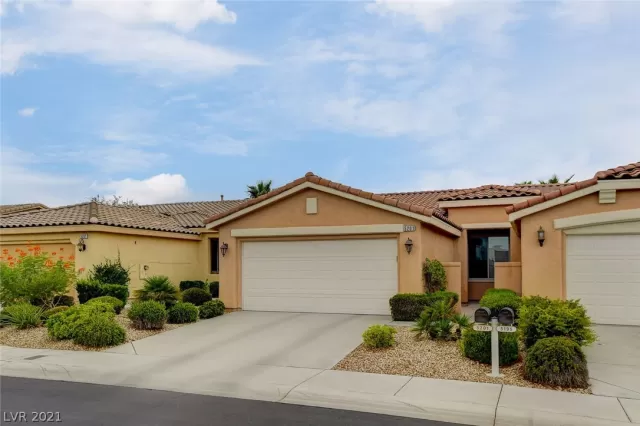 MLS: 2333945 Condo For Sale