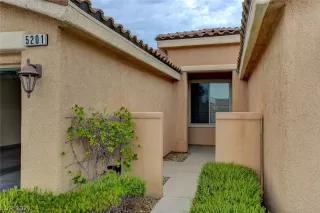 Photo #1: 2333945 Listing 