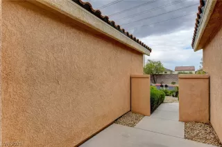 Photo #2: 2333945 Listing 