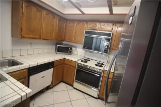 Photo #3: 2333954 Listing 