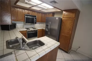 Photo #4: 2333954 Listing 