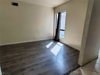 Photo #5: 2333954 Listing 