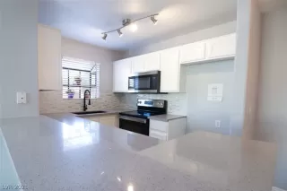 Photo #1: 2333967 Listing 