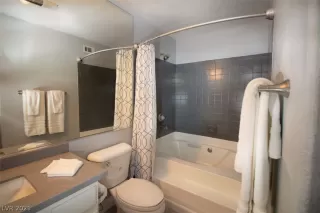 Photo #4: 2333967 Listing 