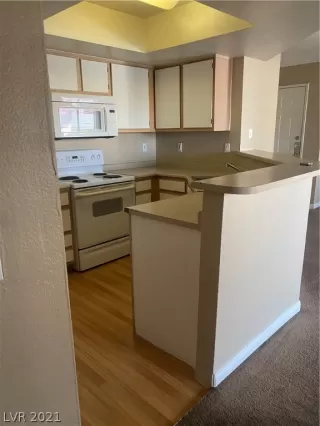 Photo #4: 2333971 Listing 