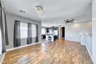 Photo #4: 2333975 Listing 