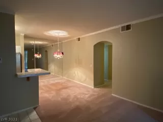 Photo #5: 2333992 Listing