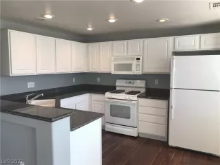 Photo #5: 2334012 Listing 