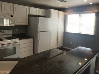 Photo #6: 2334012 Listing 