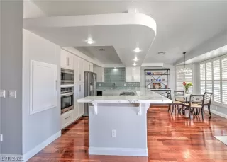 Photo #6: 2334029 Listing 