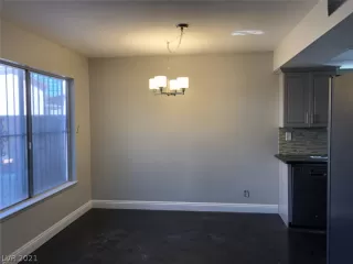 Photo #5: 2334030 Listing 