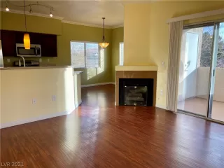 Photo #4: 2334059 Listing