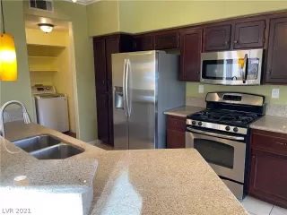 Photo #5: 2334059 Listing