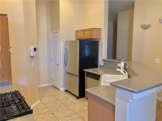 Photo #3: 2334063 Listing 
