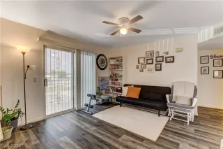 Photo #2: 2334082 Listing