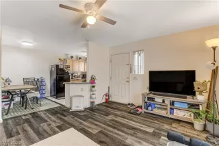 Photo #4: 2334082 Listing