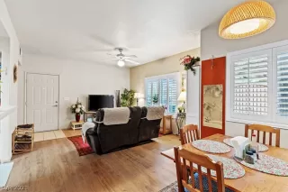 Photo #4: 2334126 Listing