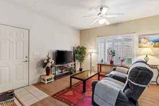 Photo #5: 2334126 Listing