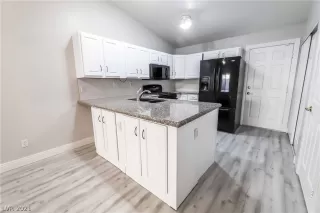 Photo #5: 2334133 Listing 