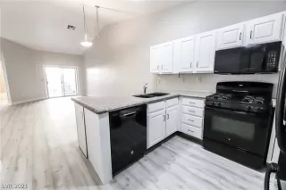 Photo #6: 2334133 Listing 