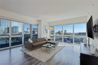 Photo #5: 2334196 Listing 