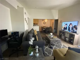 Photo #4: 2334204 Listing