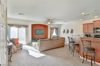 Photo #5: 2334240 Listing