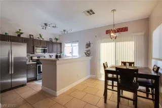 Photo #3: 2334247 Listing