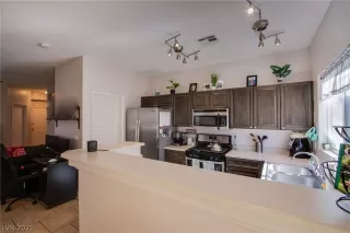 Photo #4: 2334247 Listing